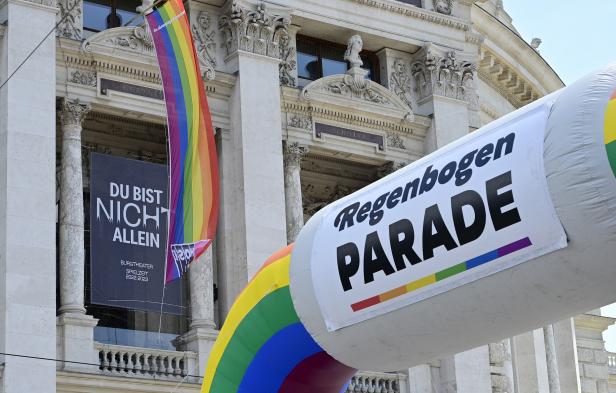 Hunderttausende bei der Pride und Pfefferspray am Stephansplatz