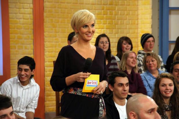 Britt Hagedorn moderiert ihre Talkshow „Britt“ vor Publikum.