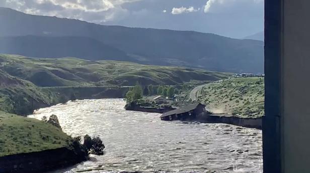 Hochwasser im Yellowstone-Park: Fluss reißt Haus mit