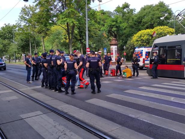 Klimaschützer blockierten Ring: Polizei beendete die Protestaktion