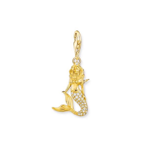 Ein goldener Charm-Anhänger in Form einer Meerjungfrau mit Strasssteinen.