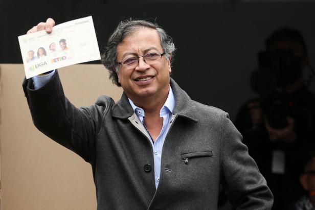 Historische Stichwahl in Kolumbien: Linksaußen gegen Rechtsaußen
