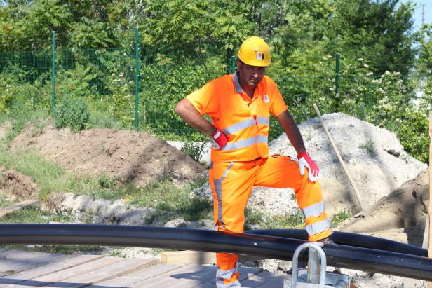 Holländische Riesenkabel werden in Simmering verlegt