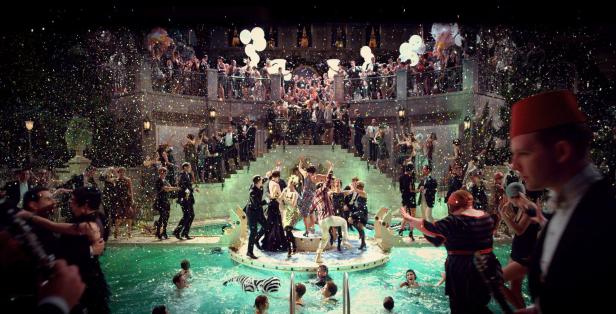 Eine extravagante Poolparty mit tanzenden Menschen und Konfetti im Stil der 1920er Jahre.