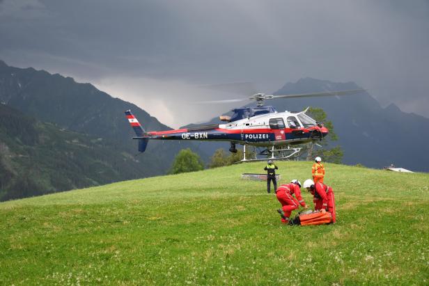 Brand, Mure und Bergunfall nach Gewittern in Tirol
