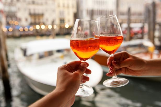 Gerücht aus dem Internet: Krebsgefahr durch Aperol Spritz?