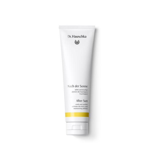 Eine Tube Dr. Hauschka „Nach der Sonne“-Lotion steht vor einem weißen Hintergrund.