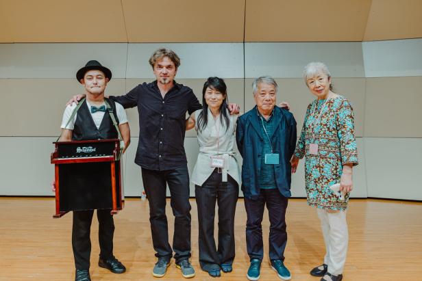Harald Pomper: Mit Musik und Kabarett von Oberwart nach Tokio