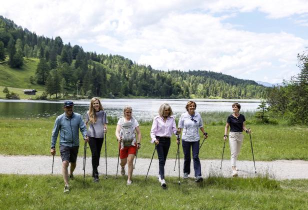 Gute Laune für die Fotografen: Das "Damenprogramm" am G7-Gipfel