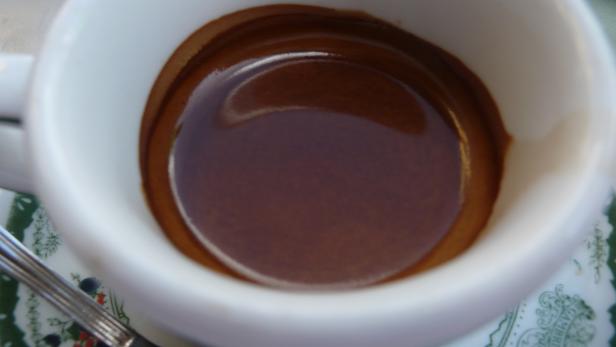 Nahaufnahme einer Tasse Espresso.