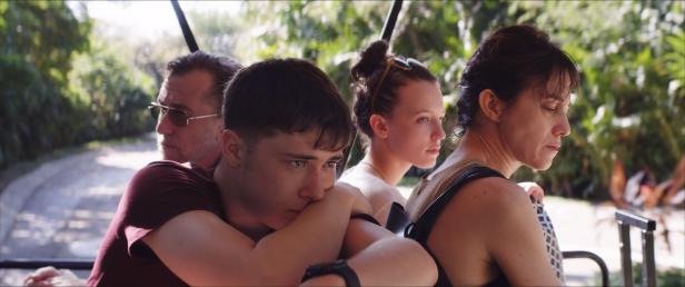 Filmkritik zu "Sundown": Die Abreise aus Acapulco auf ewig verschieben