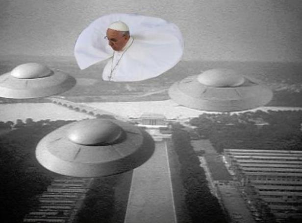 Papst Franziskus schwebt mit fliegenden Untertassen über Washington, D.C..