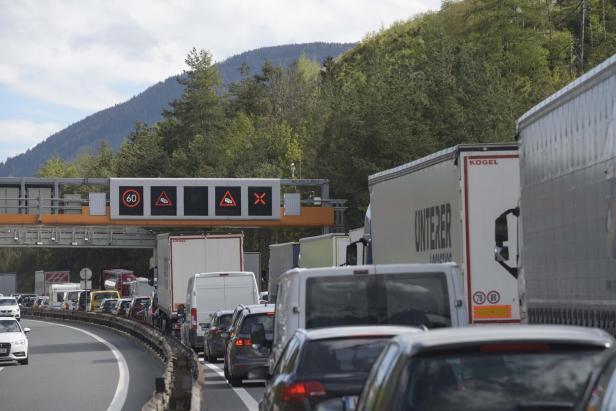 Stau auf der Brennerautobahn nach Lkw-Brand