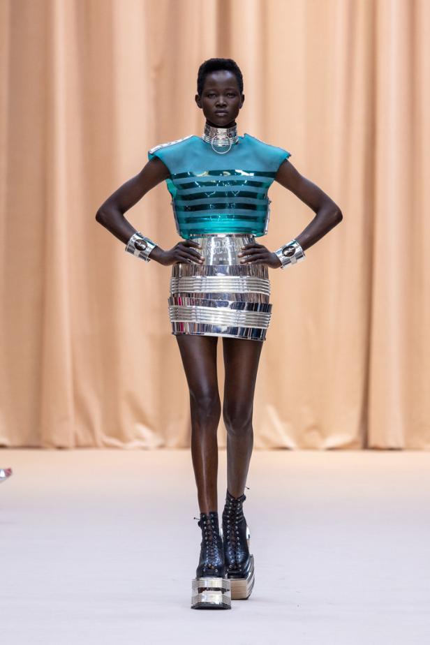 Haute Couture in Paris: Fashion Week mit Überraschungseffekt