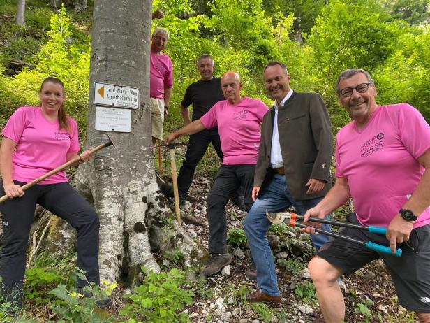 Auch Städter freiwillig auf Säuberungstour in den Bergen