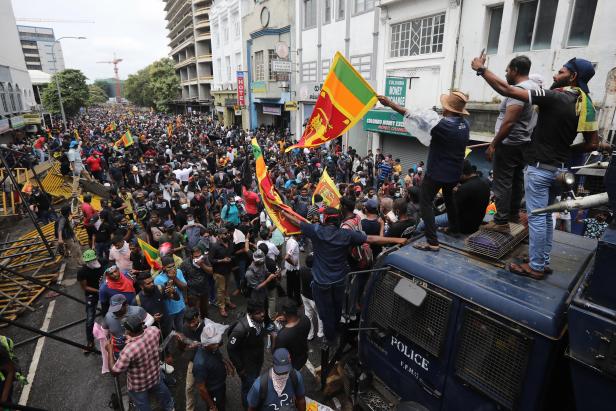 Anti-government protests rock Sri Lankan capital