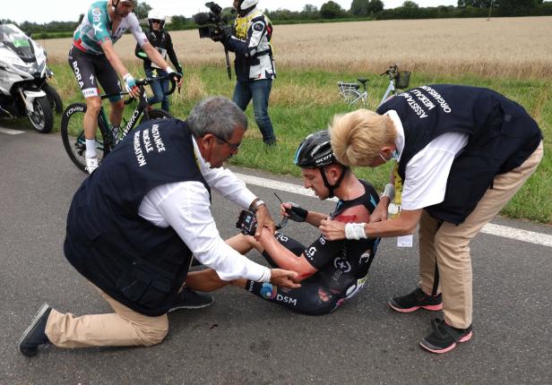 Wout van Aert holt sich die turbulente achte Tour-de-France-Etappe