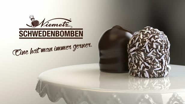 Zwei Schwedenbomben der Marke Niemetz auf einem weißen Teller.