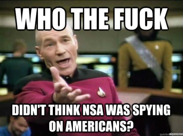 Ein Meme mit Captain Picard aus Star Trek, der fragt, wer nicht glaubte, dass die NSA Amerikaner ausspioniert.