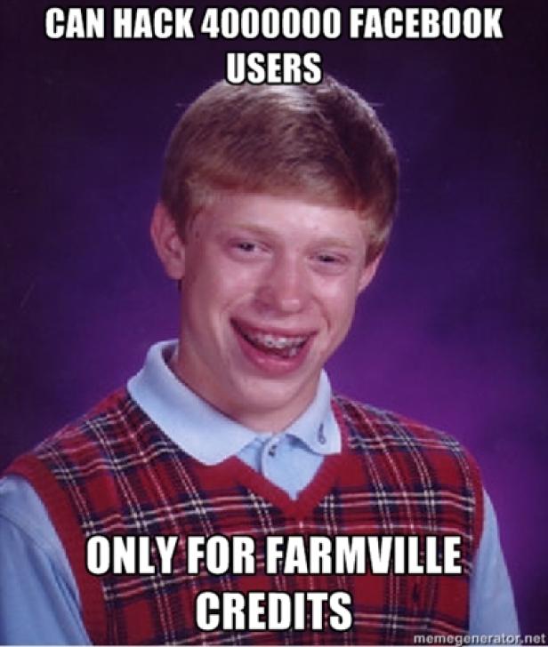 Ein junger Mann lächelt verschmitzt; er kann 400.000 Facebook-Nutzer hacken, aber nur für Farmville-Credits.