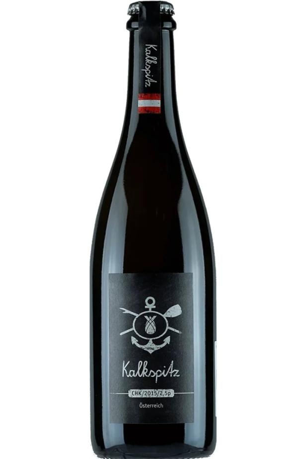 Eine Flasche Kalkspitz Sekt aus Österreich.