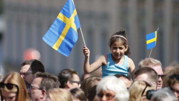 Schweden: Leonore & Nicolas zeigen kleine Prinzessin