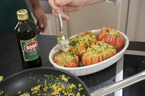 Gartenfrisch aus dem Kochsalon: Gebackene Ochsenherzparadeiser mit Couscous