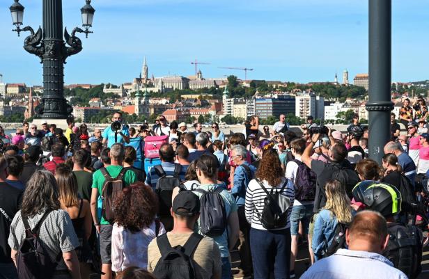 Warum Fahrradkuriere seit Tagen in Budapest demonstrieren