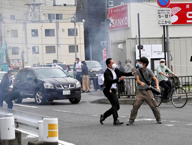 Die Fehlerkette, die den Mord an Japans Premierminister ermöglichte