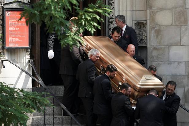 Donald Trump zeigte sich auf Ivana Trumps Beerdigung von schlechtester Seite