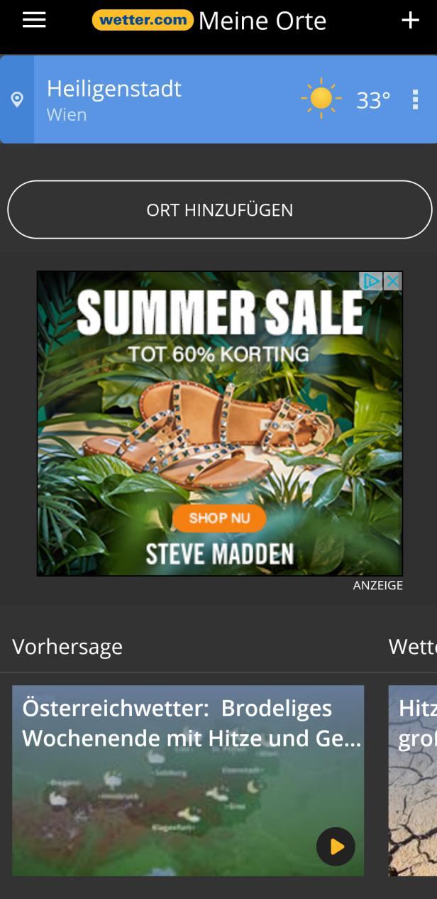 Eine Werbung für Steve Madden Sandalen mit Sommerschlussverkauf.
