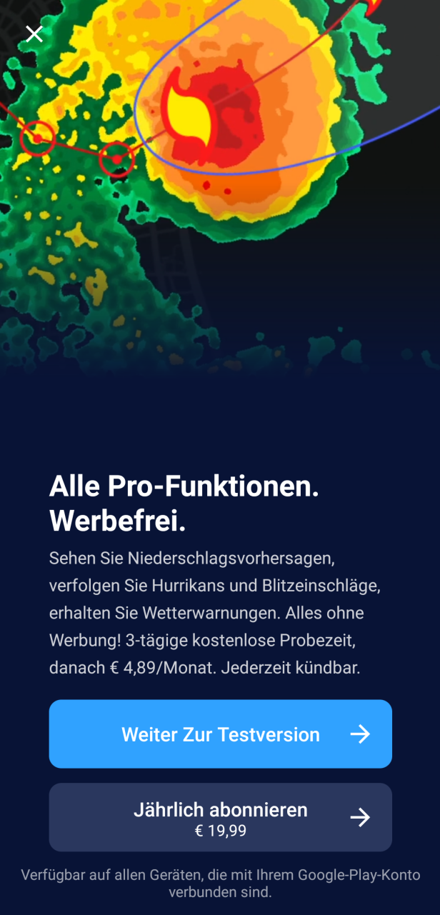 Eine Wetterkarte zeigt ein Hurrikan-Radarbild mit farbigen Niederschlagsintensitäten.