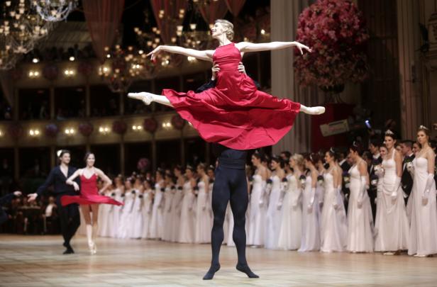 Opernball mit viel Eleganz eröffnet