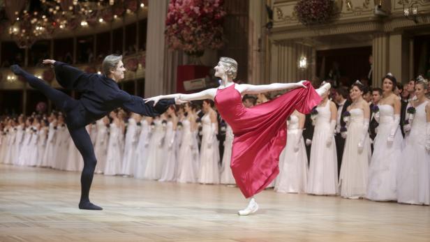 Opernball mit viel Eleganz eröffnet