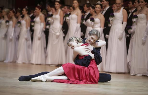 Opernball mit viel Eleganz eröffnet