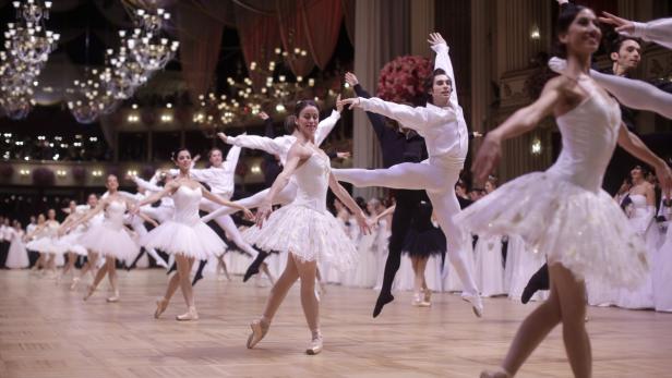 Opernball mit viel Eleganz eröffnet