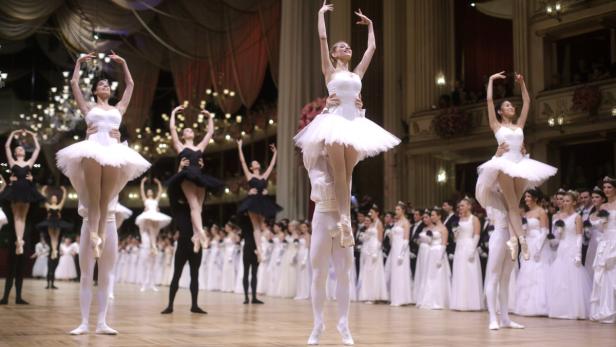 Opernball mit viel Eleganz eröffnet