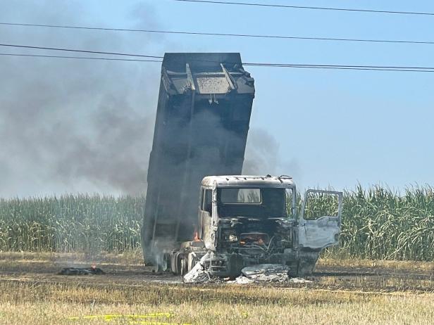 Tulln: Laster geriet in 110-KV-Leitung und ging in Flammen auf