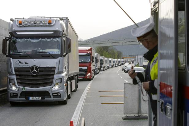 Söder sperrt Lkw aus Bayerns Orten und droht Tirol erneut mit Klage