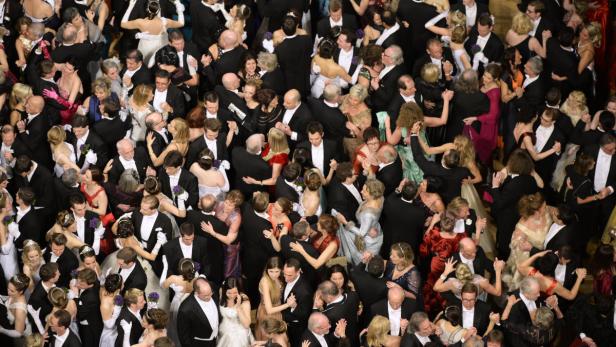 Opernball mit viel Eleganz eröffnet