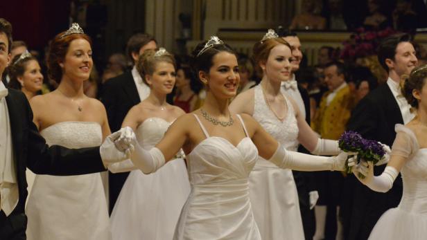 Opernball mit viel Eleganz eröffnet