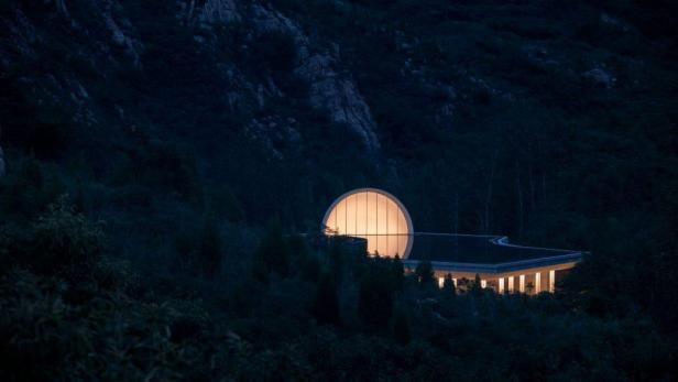 2-hometown-moon-1024x576 2-hometown-moon-1024x576