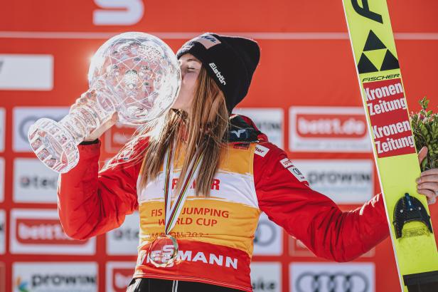 FIS WELTCUP SKI SPRUNG IN OBERHOF: KRAMER