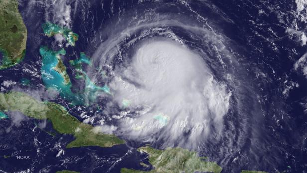 Ein Hurrikan nähert sich der Küste Floridas und der Bahamas.