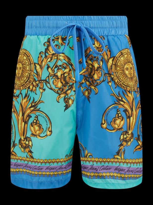 Badeshorts von Versace Jeans Couture mit blauem Farbverlauf und goldenem Barockmuster.