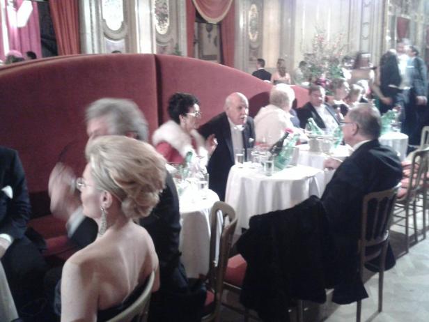 Opernball backstage