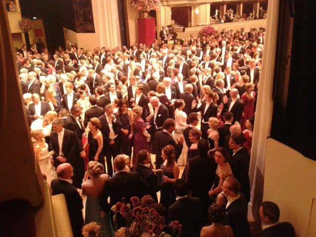 Opernball backstage