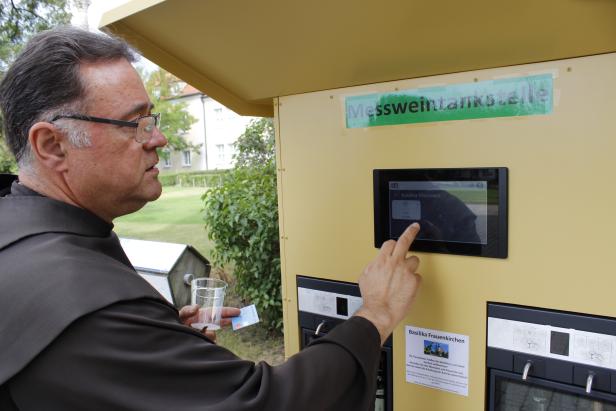 In Frauenkirchen steht Österreichs erste „Messwein-Tankstelle“
