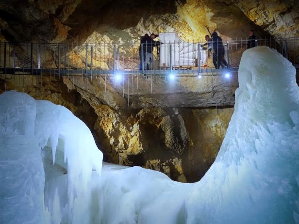 Musik mitten in der imposanten Eishöhle