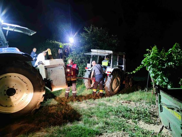 Traktor kippte in Weingarten im Bezirk Krems um